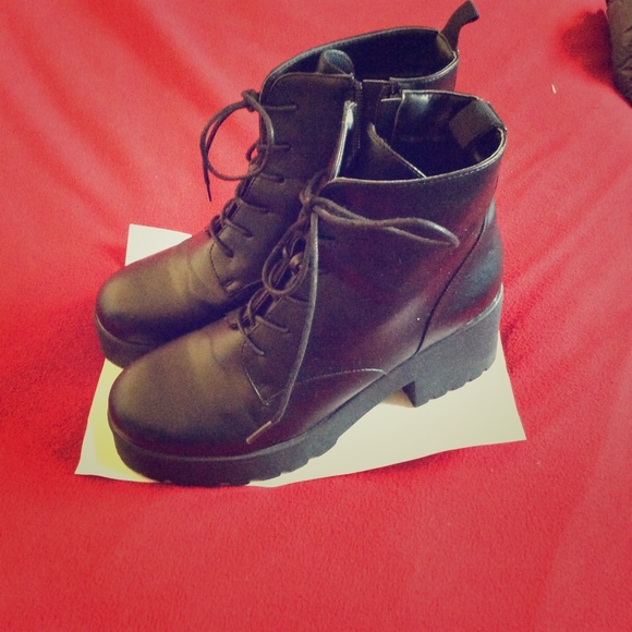 Black Platform wild diva boots with laces - Picture 1 of 6